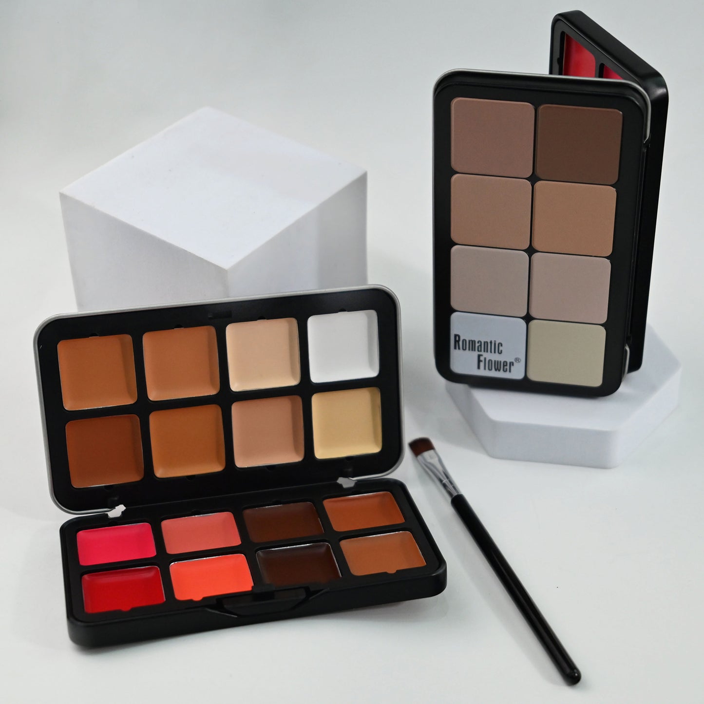 16-Color Cosmetics Kit: All-in-One Concealer, Blush & Lipstick Palette for Full-Face Beauty Solutions for Halloween