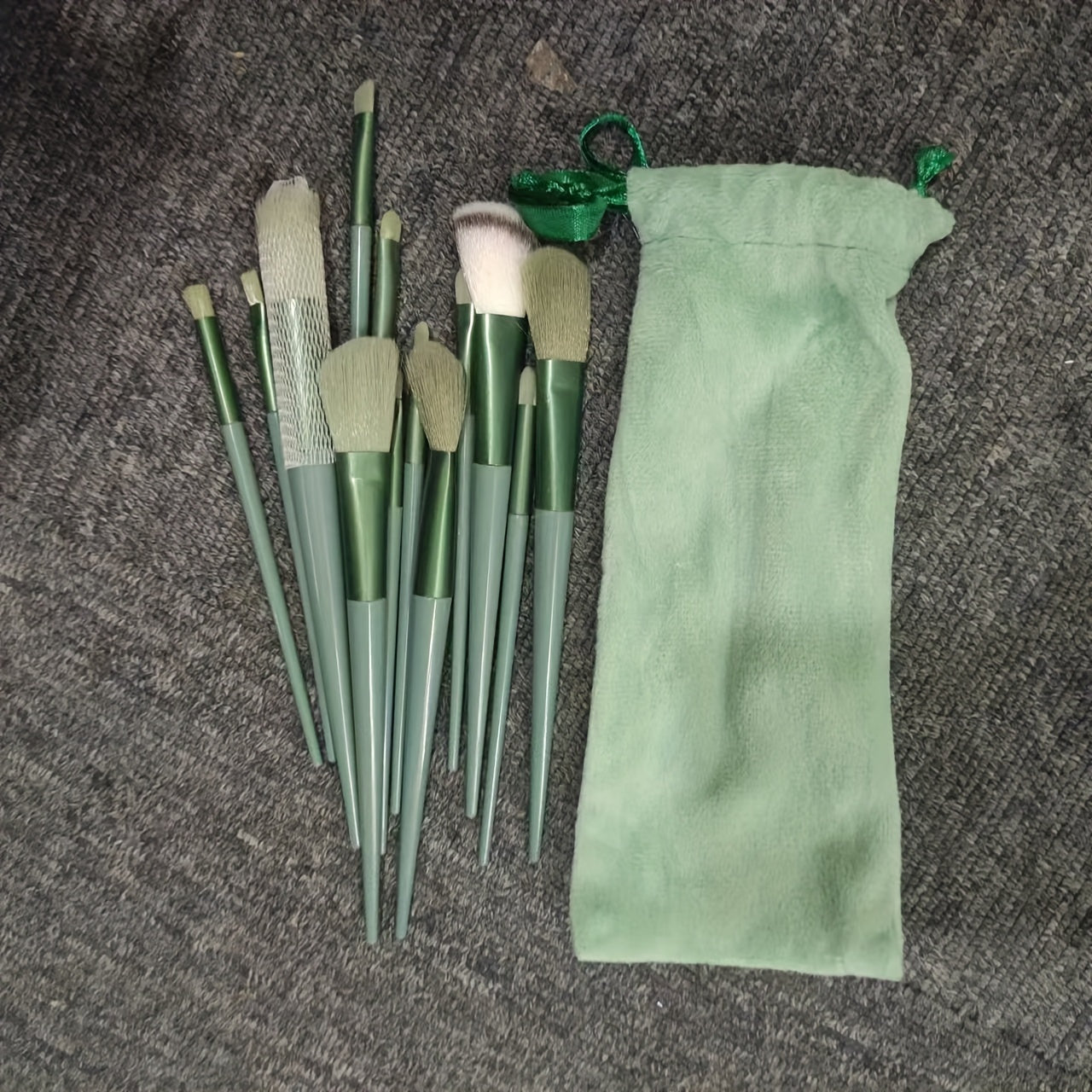 13 PCS Pro Makeup Brush Set - Soft, Comprehensive, Cruelty-Free Brushes for Eye Shadow, Foundation, BB Cream, Concealer, Blush, Powder, and Blending - Perfect for Women's Daily Beauty Routine