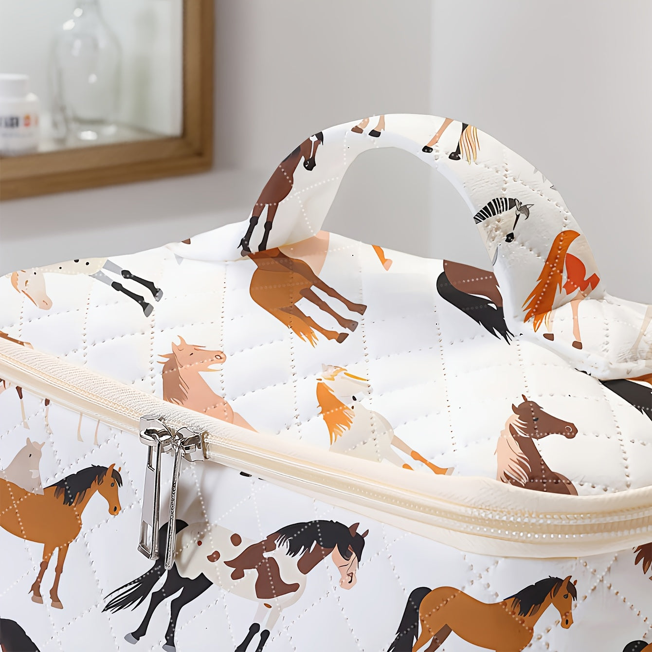 Horse Pattern Cosmetic Case Travel Organizer for Makeup, Brushes & Accessories - Durable Polyester Fabric, Spacious Non- Storage Bag with Multiple Compartments, Portable Design with Zip Closure - Cute and Stylish Essential fo
