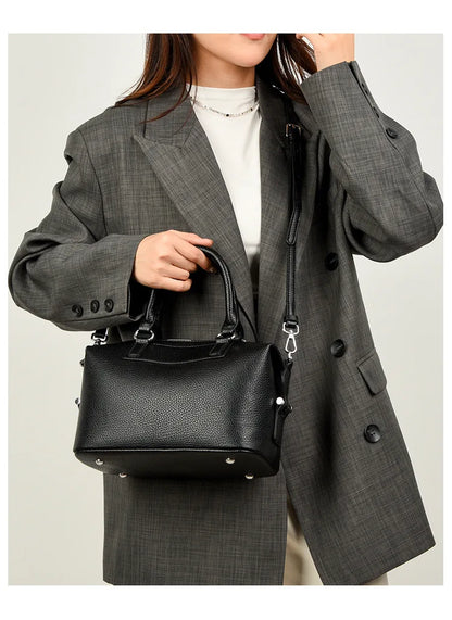 New Women's Handbag, Simple and Versatile Tote Bag, Large-Capacity Soft Leather Shoulder Bag, Crossbody Bag for Commuting and Shopping, High-End Solid Color Casual Bag
