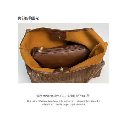 Stylish Ladies Hand Bag Boasting Trendy Design And Fine Craftsmanship Made Of Premium Anti-Scratch Leather