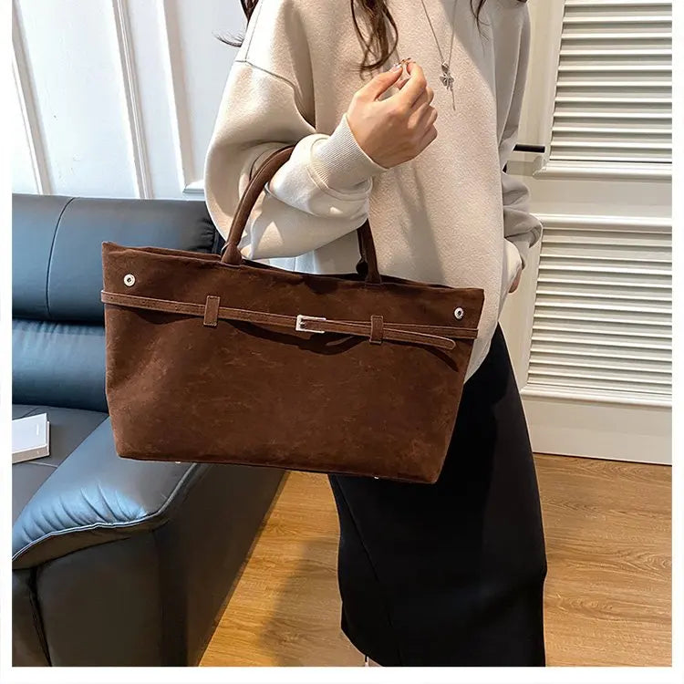 Elegant Women's Handbag Featuring Casual Simple Vintage Design And High-End Leather For Commuter Occasions