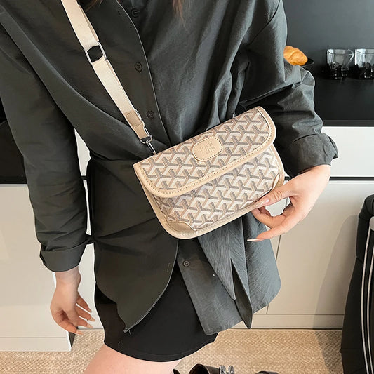 Unique Casual Crossbody Handbag For Leisure Women With Minimalist Solid Color And Large Capacity Leather Finish