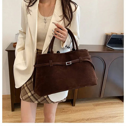 Elegant Women's Handbag Featuring Casual Simple Vintage Design And High-End Leather For Commuter Occasions