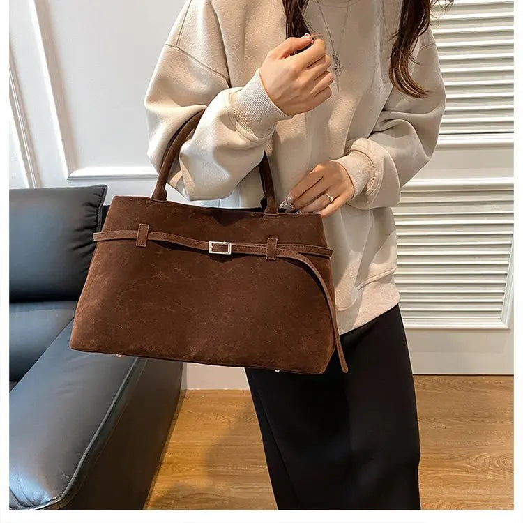 Elegant Women's Handbag Featuring Casual Simple Vintage Design And High-End Leather For Commuter Occasions