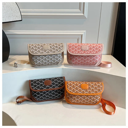 Unique Casual Crossbody Handbag For Leisure Women With Minimalist Solid Color And Large Capacity Leather Finish