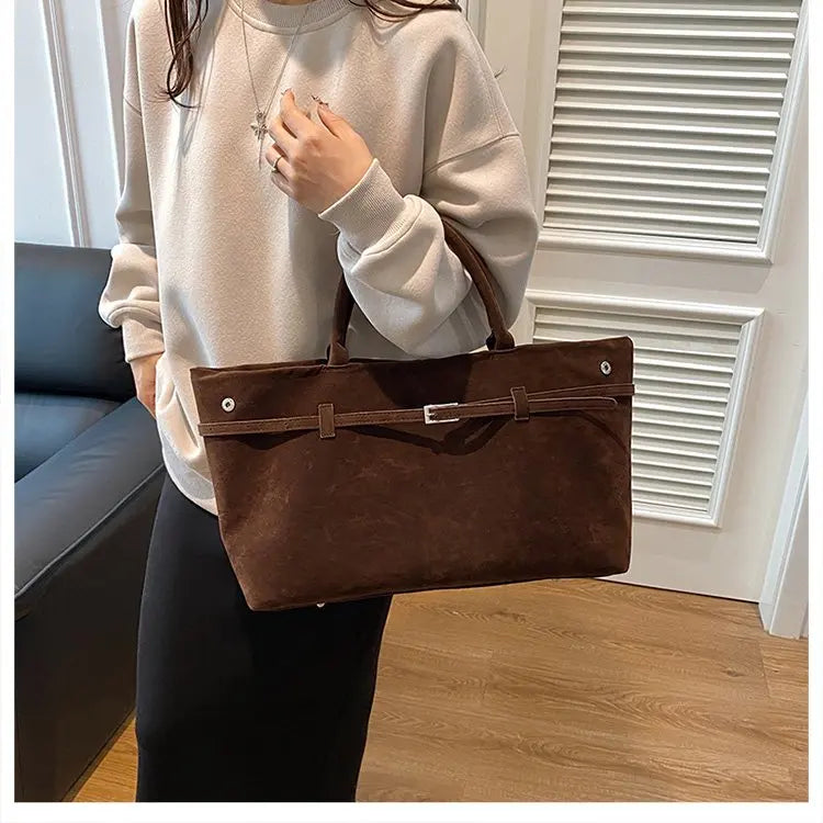 Elegant Women's Handbag Featuring Casual Simple Vintage Design And High-End Leather For Commuter Occasions