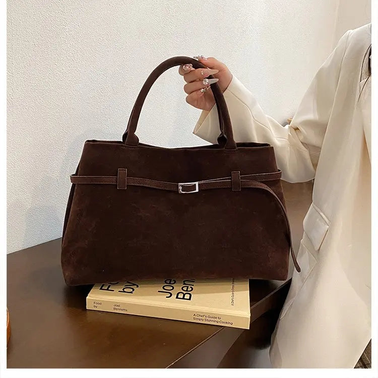 Elegant Women's Handbag Featuring Casual Simple Vintage Design And High-End Leather For Commuter Occasions