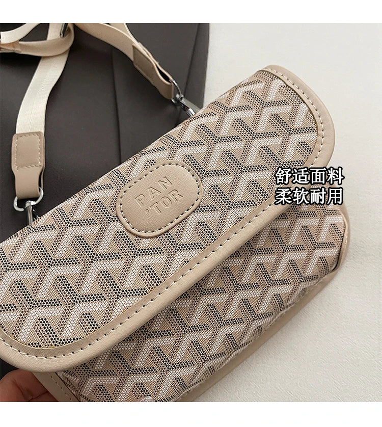 Unique Casual Crossbody Handbag For Leisure Women With Minimalist Solid Color And Large Capacity Leather Finish