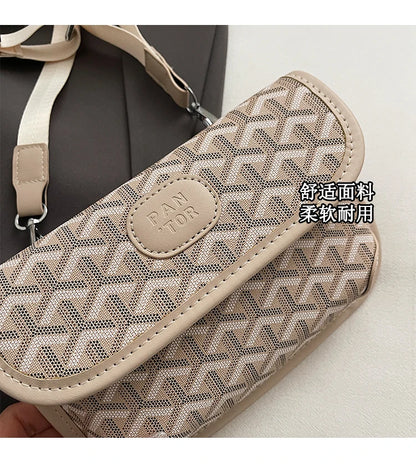 Unique Casual Crossbody Handbag For Leisure Women With Minimalist Solid Color And Large Capacity Leather Finish