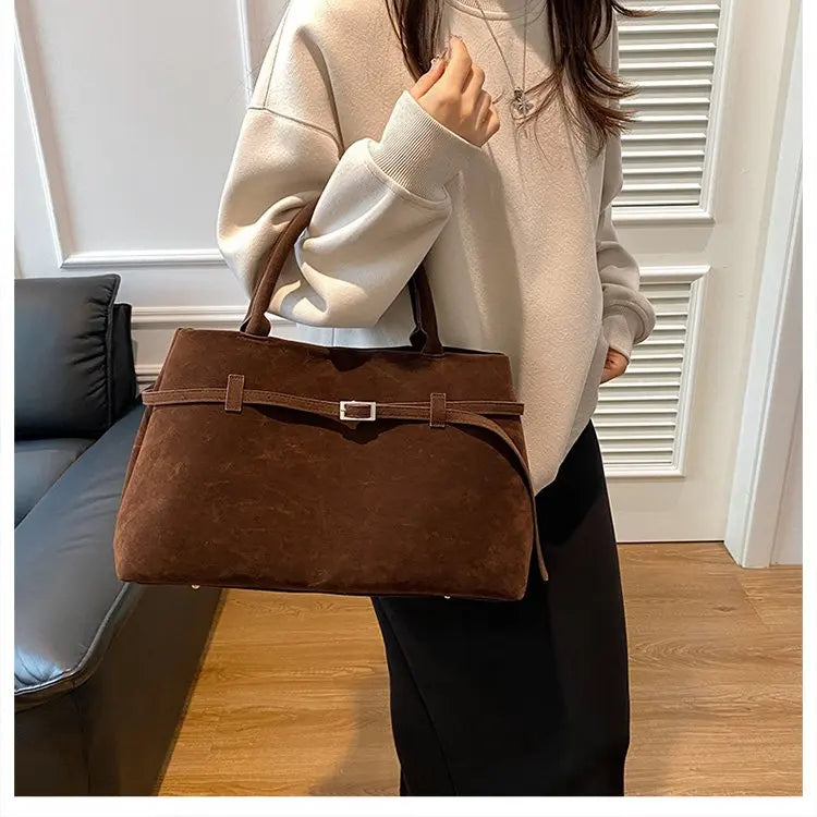 Elegant Women's Handbag Featuring Casual Simple Vintage Design And High-End Leather For Commuter Occasions