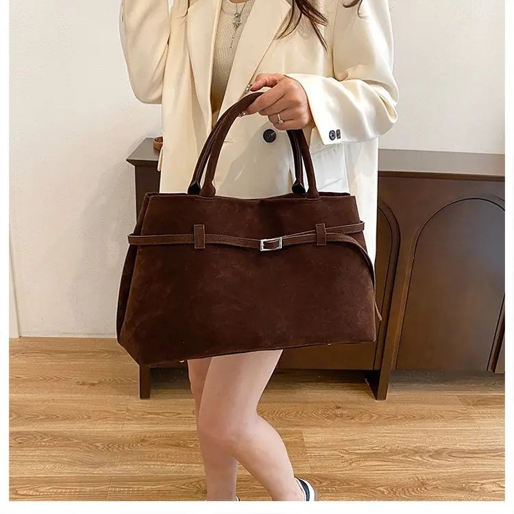 Elegant Women's Handbag Featuring Casual Simple Vintage Design And High-End Leather For Commuter Occasions