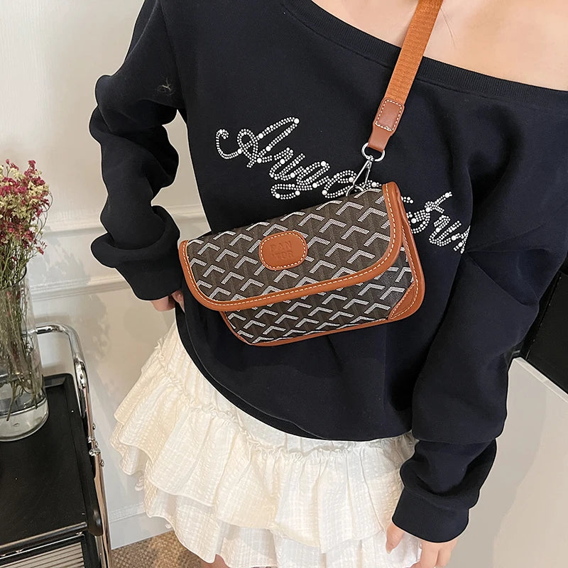 Unique Casual Crossbody Handbag For Leisure Women With Minimalist Solid Color And Large Capacity Leather Finish