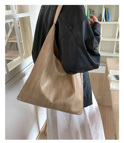 Stylish Ladies Hand Bag Boasting Trendy Design And Fine Craftsmanship Made Of Premium Anti-Scratch Leather