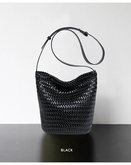 2025 new women's handbag high-end hand-woven large-capacity shoulder tote bag underarm bag crossbody versatile bucket bag