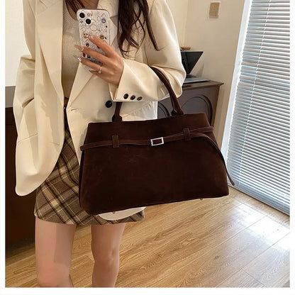 Elegant Women's Handbag Featuring Casual Simple Vintage Design And High-End Leather For Commuter Occasions