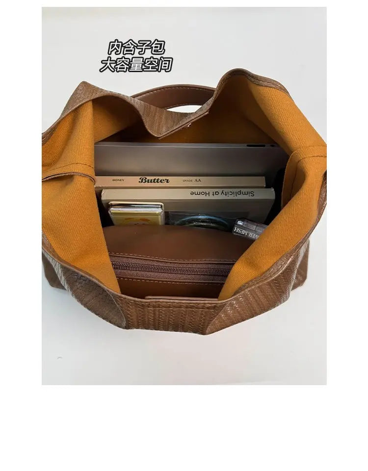 Stylish Ladies Hand Bag Boasting Trendy Design And Fine Craftsmanship Made Of Premium Anti-Scratch Leather