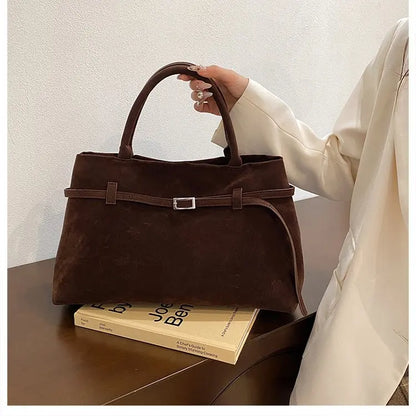 Elegant Women's Handbag Featuring Casual Simple Vintage Design And High-End Leather For Commuter Occasions