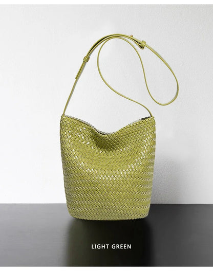 2025 new women's handbag high-end hand-woven large-capacity shoulder tote bag underarm bag crossbody versatile bucket bag