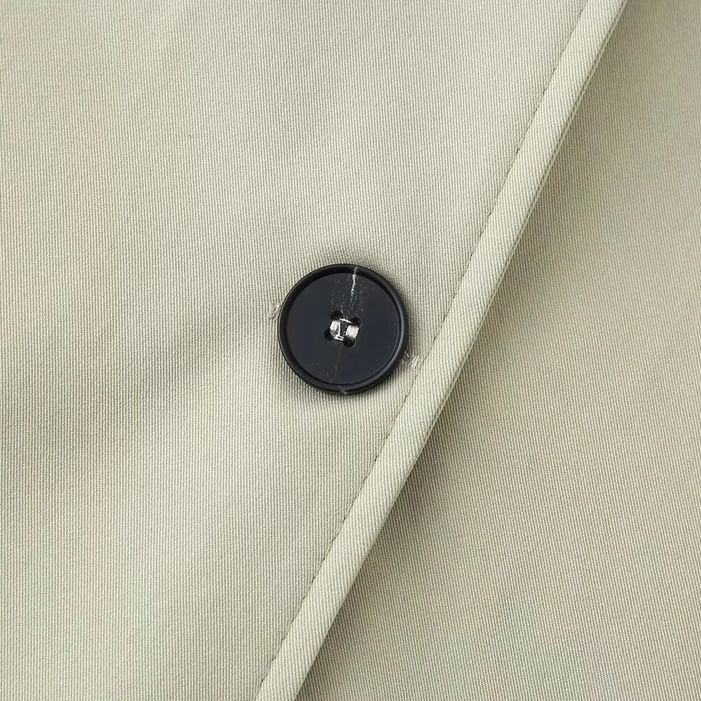 2025 new women's clothing European and American style fashionable design sense lapel bat style short windbreaker