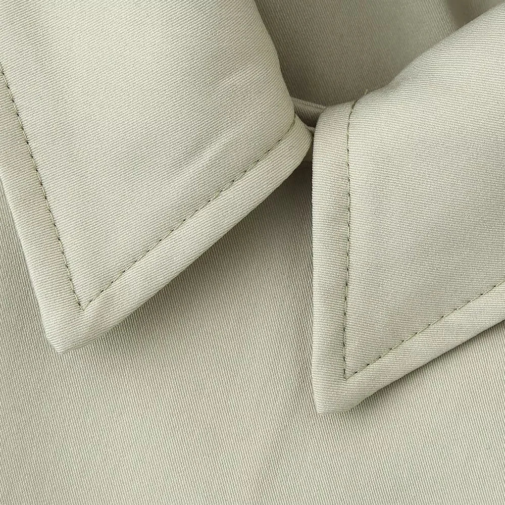 2025 new women's clothing European and American style fashionable design sense lapel bat style short windbreaker