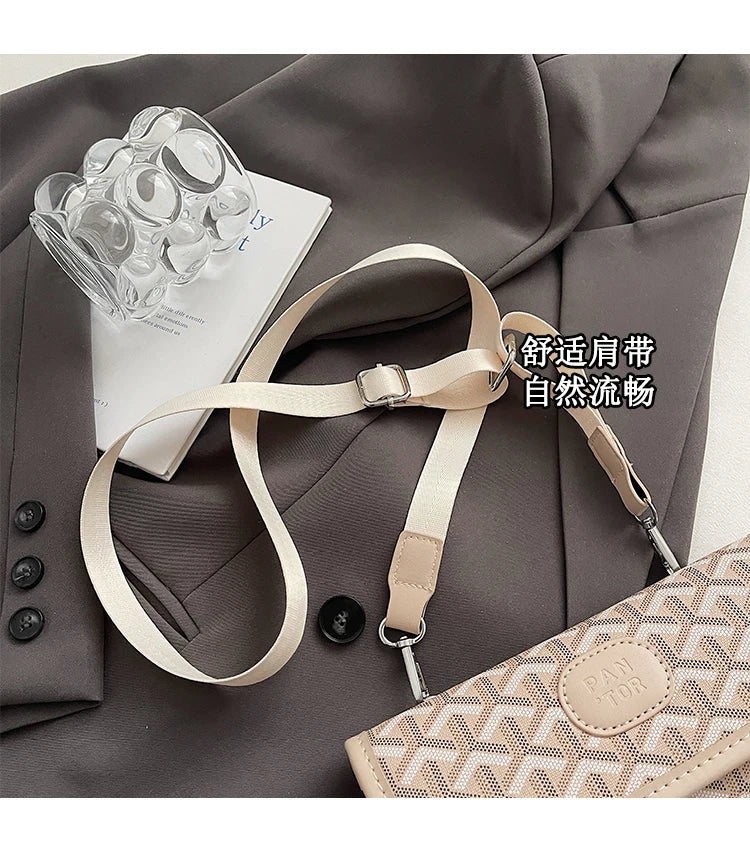 Unique Casual Crossbody Handbag For Leisure Women With Minimalist Solid Color And Large Capacity Leather Finish