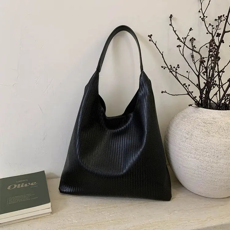 Stylish Ladies Hand Bag Boasting Trendy Design And Fine Craftsmanship Made Of Premium Anti-Scratch Leather