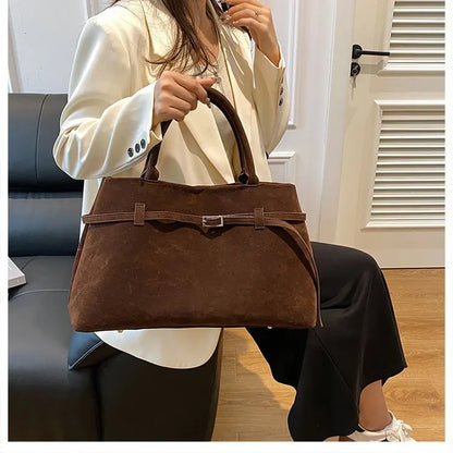 Elegant Women's Handbag Featuring Casual Simple Vintage Design And High-End Leather For Commuter Occasions