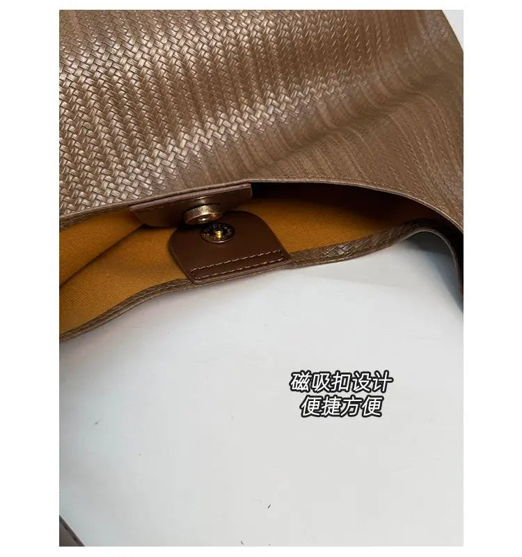 Stylish Ladies Hand Bag Boasting Trendy Design And Fine Craftsmanship Made Of Premium Anti-Scratch Leather