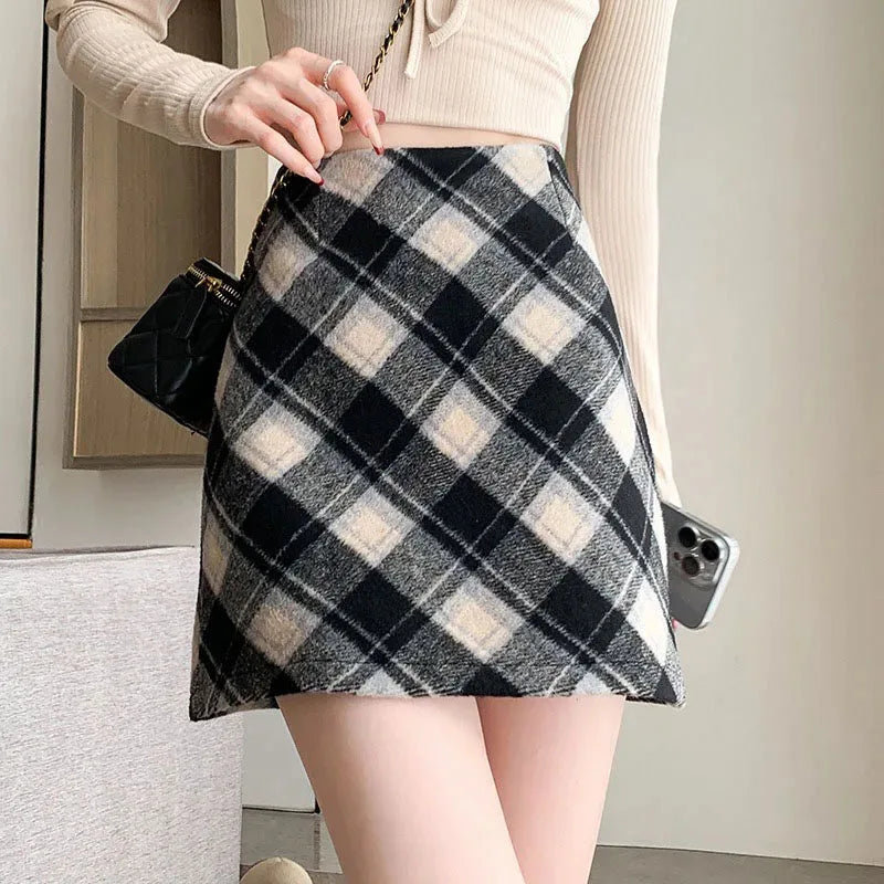 2025 Woman Skirts Woolen A-word Short Skirt Autumn And Winter Half Plaid Female Of The New High-waisted Slim-fit Wrap Hip Skirt