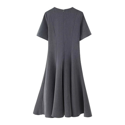 2025 new women's clothing European and American style fashionable design sense two-color wave wide swing round neck dress