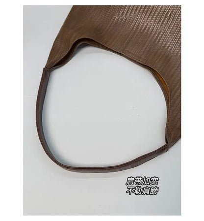 Stylish Ladies Hand Bag Boasting Trendy Design And Fine Craftsmanship Made Of Premium Anti-Scratch Leather