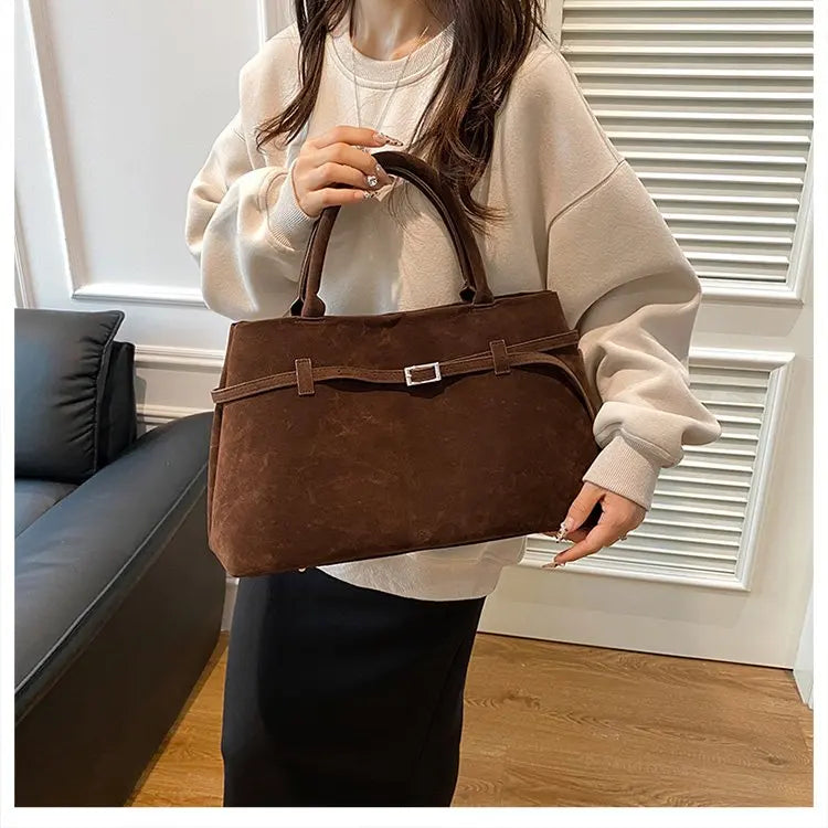 Elegant Women's Handbag Featuring Casual Simple Vintage Design And High-End Leather For Commuter Occasions