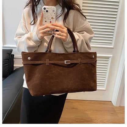 Elegant Women's Handbag Featuring Casual Simple Vintage Design And High-End Leather For Commuter Occasions