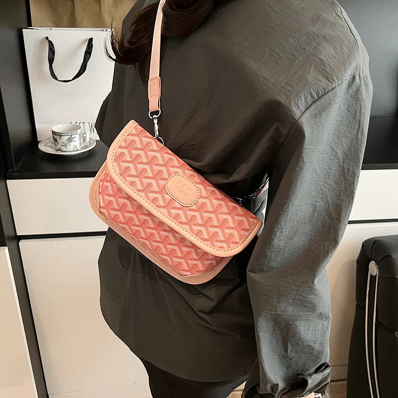 Unique Casual Crossbody Handbag For Leisure Women With Minimalist Solid Color And Large Capacity Leather Finish