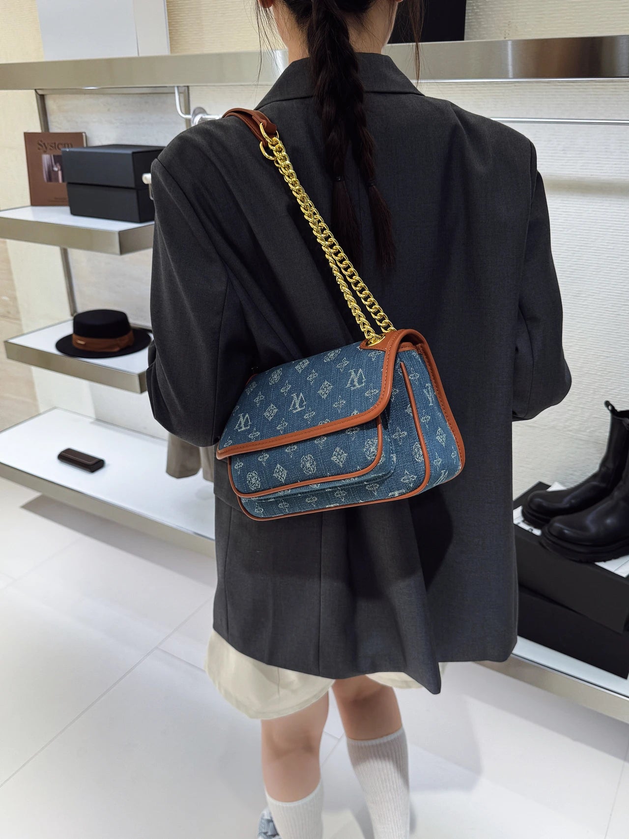 Classic Tote Bag Handbag For Ladies High-Quality Leather Popular Style Featuring Sturdy Handles And Capacity