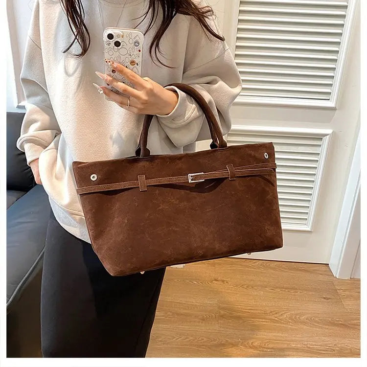 Elegant Women's Handbag Featuring Casual Simple Vintage Design And High-End Leather For Commuter Occasions