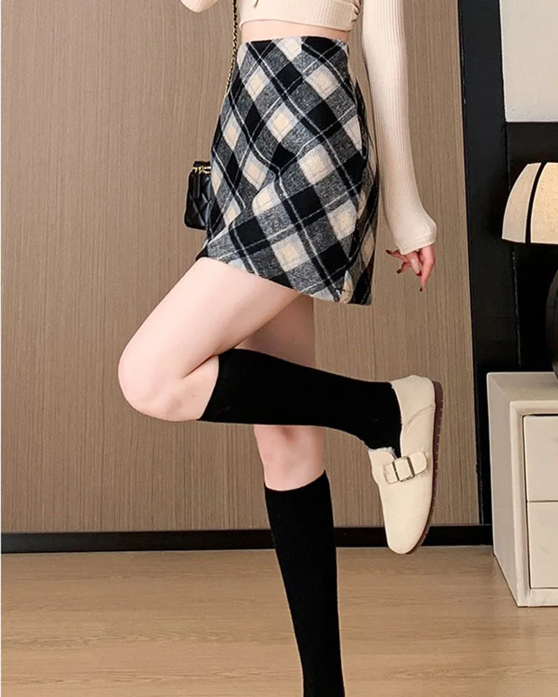 2025 Woman Skirts Woolen A-word Short Skirt Autumn And Winter Half Plaid Female Of The New High-waisted Slim-fit Wrap Hip Skirt