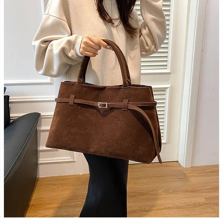 Elegant Women's Handbag Featuring Casual Simple Vintage Design And High-End Leather For Commuter Occasions