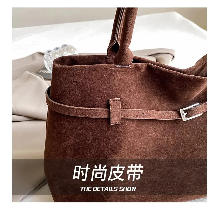 Elegant Women's Handbag Featuring Casual Simple Vintage Design And High-End Leather For Commuter Occasions