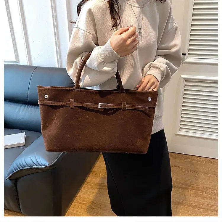 Elegant Women's Handbag Featuring Casual Simple Vintage Design And High-End Leather For Commuter Occasions
