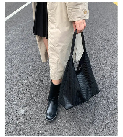 Stylish Ladies Hand Bag Boasting Trendy Design And Fine Craftsmanship Made Of Premium Anti-Scratch Leather