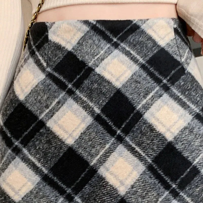 2025 Woman Skirts Woolen A-word Short Skirt Autumn And Winter Half Plaid Female Of The New High-waisted Slim-fit Wrap Hip Skirt