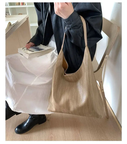 Stylish Ladies Hand Bag Boasting Trendy Design And Fine Craftsmanship Made Of Premium Anti-Scratch Leather