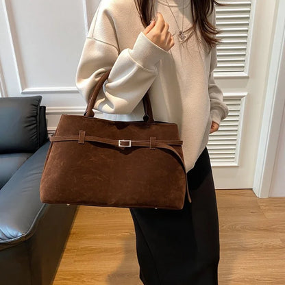 Elegant Women's Handbag Featuring Casual Simple Vintage Design And High-End Leather For Commuter Occasions