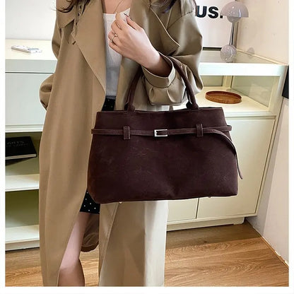 Elegant Women's Handbag Featuring Casual Simple Vintage Design And High-End Leather For Commuter Occasions