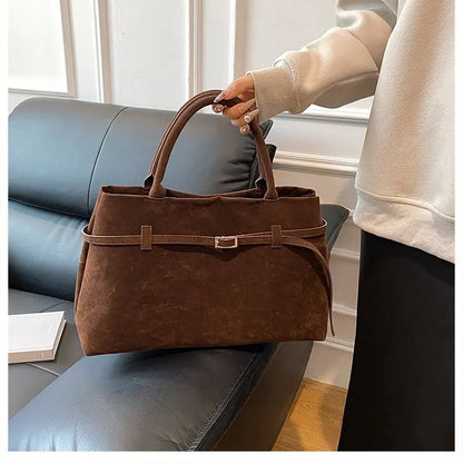 Elegant Women's Handbag Featuring Casual Simple Vintage Design And High-End Leather For Commuter Occasions