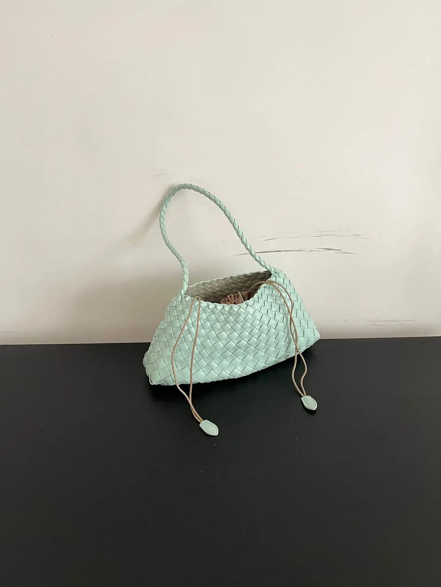 Hand woven armpit bag, women's new high-end and versatile retro handbag, single shoulder mother bag