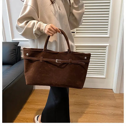 Elegant Women's Handbag Featuring Casual Simple Vintage Design And High-End Leather For Commuter Occasions
