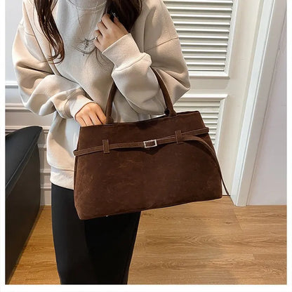 Elegant Women's Handbag Featuring Casual Simple Vintage Design And High-End Leather For Commuter Occasions